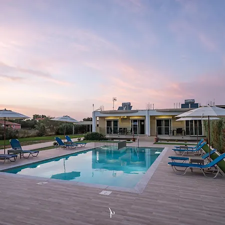 Apartmán Nancy's Budget With Pool & Jacuzzi By 