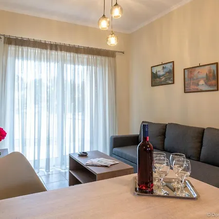 Apartmán Nancy's Budget With Pool & Jacuzzi By 