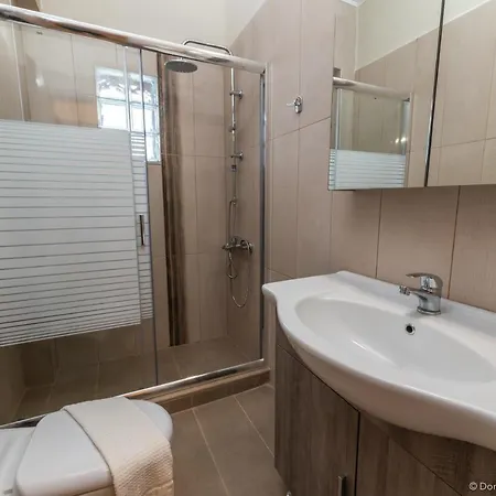 Apartmán Nancy's Budget With Pool & Jacuzzi By 