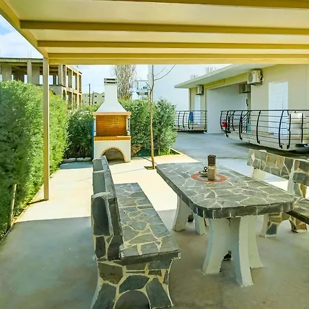 Nancy's Budget With Pool & Jacuzzi By 