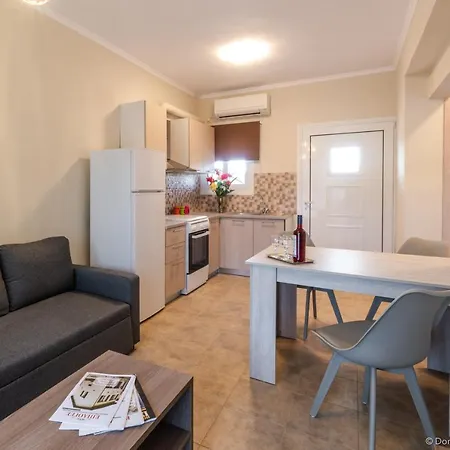 Nancy's Budget With Pool & Jacuzzi By 