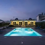 Nancy's Budget With Pool & Jacuzzi By 