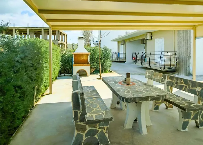 Nancy's Budget With Pool & Jacuzzi By 