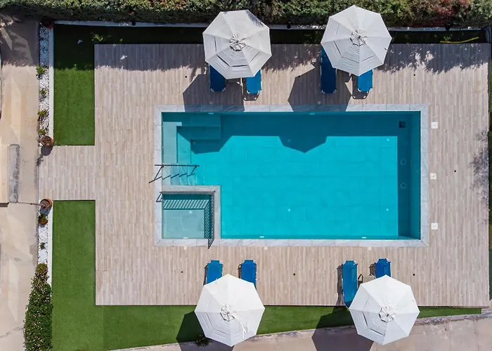 Nancy's Budget With Pool & Jacuzzi By 